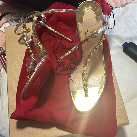 Christrian Louboutin comes with box and dust bag - Picture 2 of 2